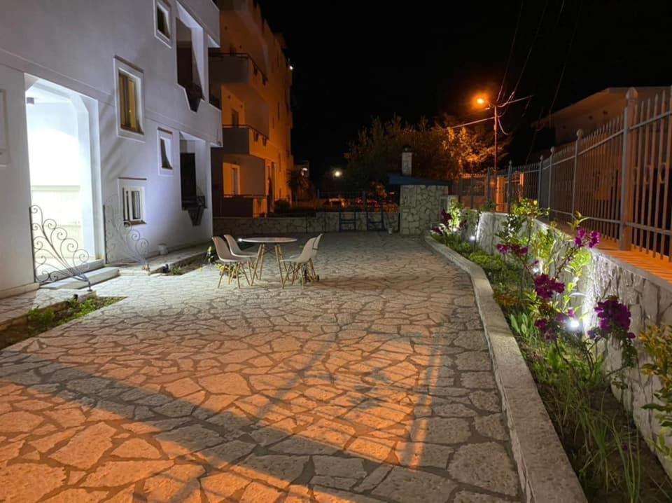 Vila Butrint Lägenhet Ksamil Exteriör bild
