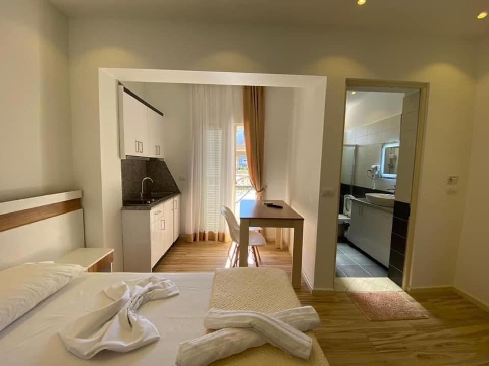 Vila Butrint Lägenhet Ksamil Exteriör bild